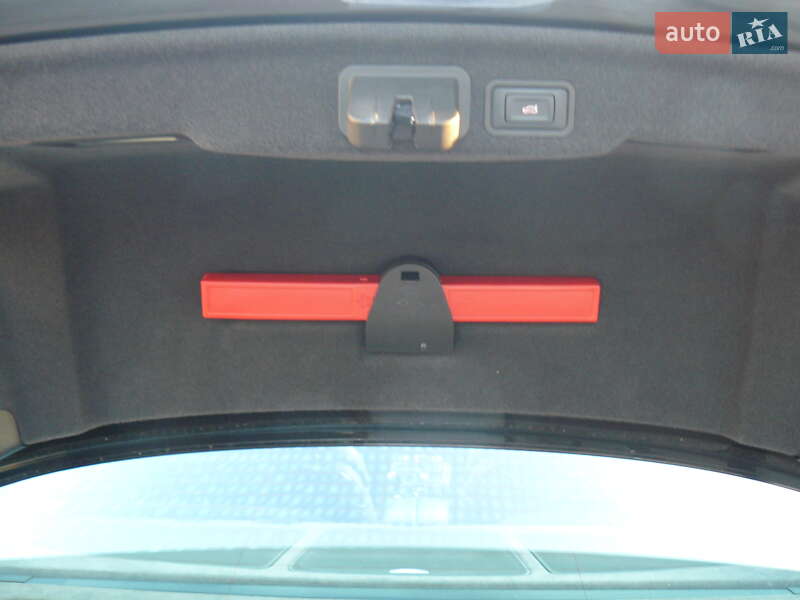 Седан Audi A8 2013 в Ивано-Франковске