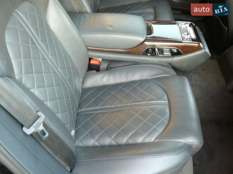 Седан Audi A8 2013 в Ивано-Франковске
