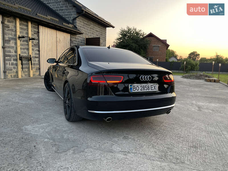 Седан Audi A8 2011 в Ивано-Франковске