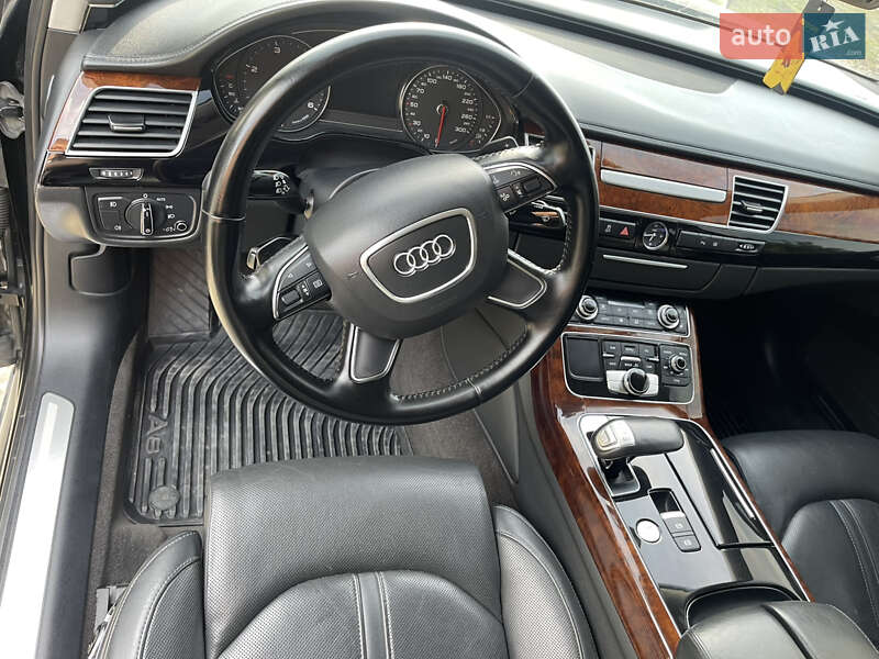 Седан Audi A8 2011 в Ивано-Франковске