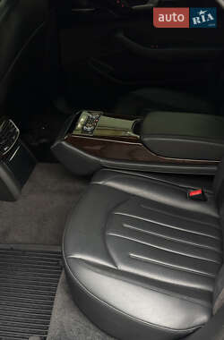 Седан Audi A8 2017 в 