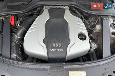 Седан Audi A8 2016 в 