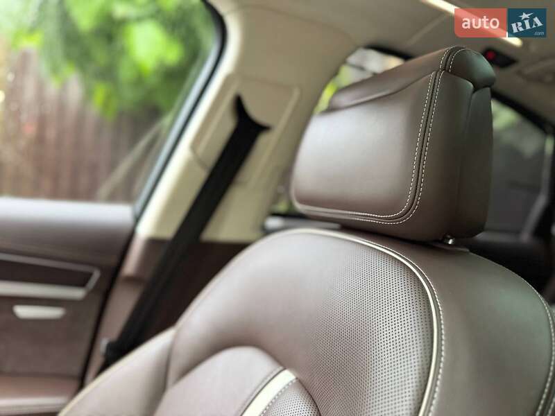 Седан Audi A8 2016 в Киеве
