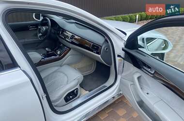 Седан Audi A8 2015 в 