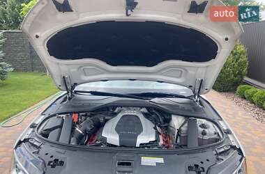 Седан Audi A8 2015 в 