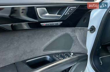 Седан Audi A8 2011 в 
