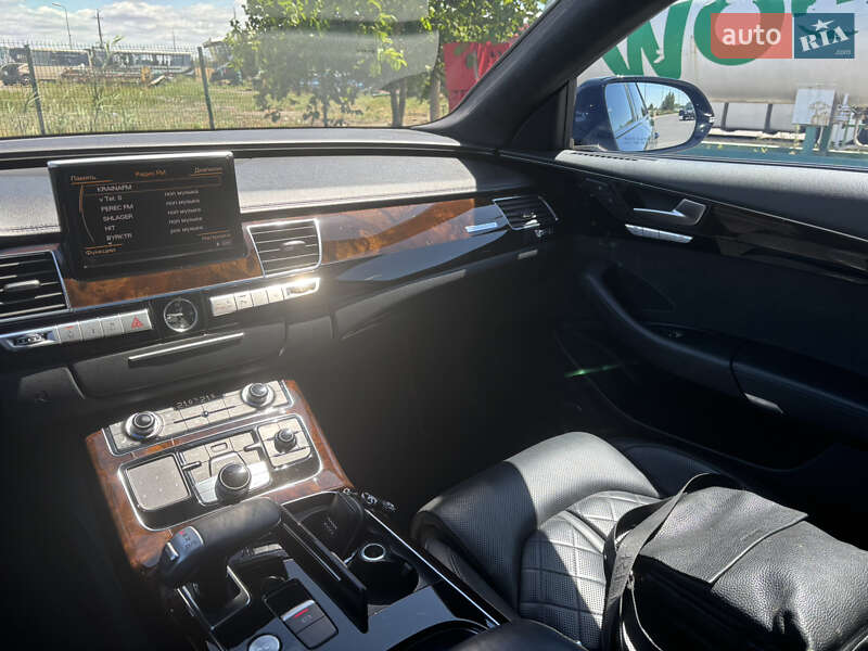 Седан Audi A8 2015 в Миколаєві