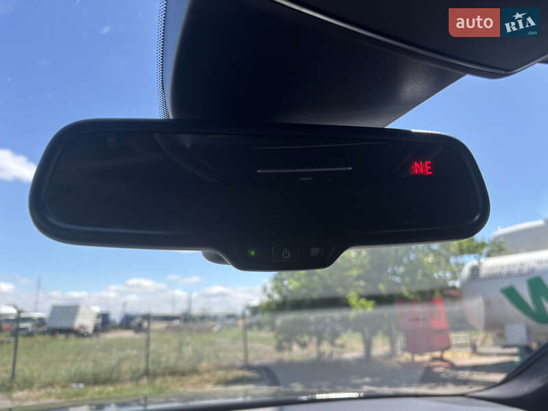 Седан Audi A8 2015 в Миколаєві