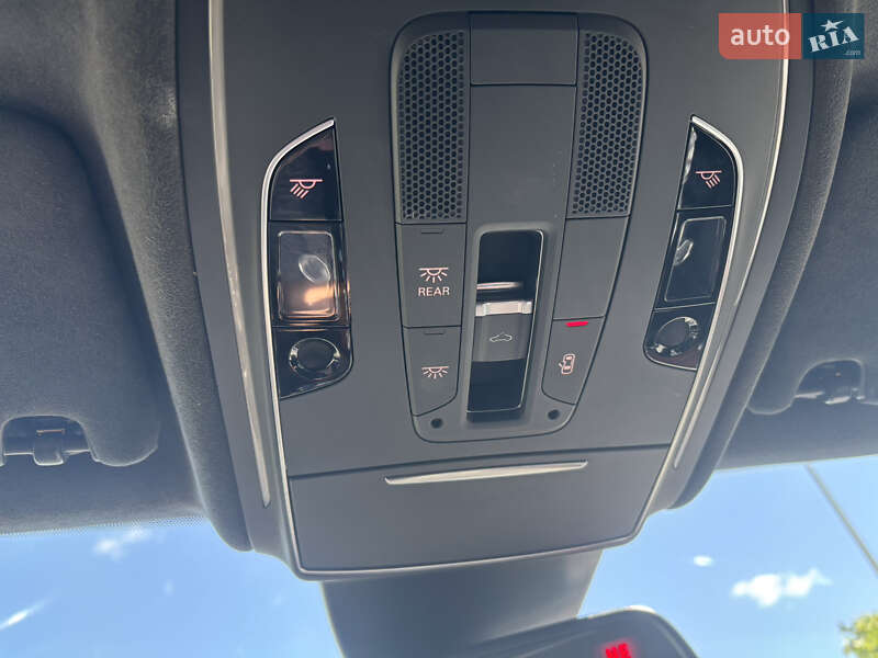 Седан Audi A8 2015 в Миколаєві