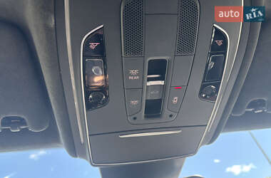 Седан Audi A8 2015 в 