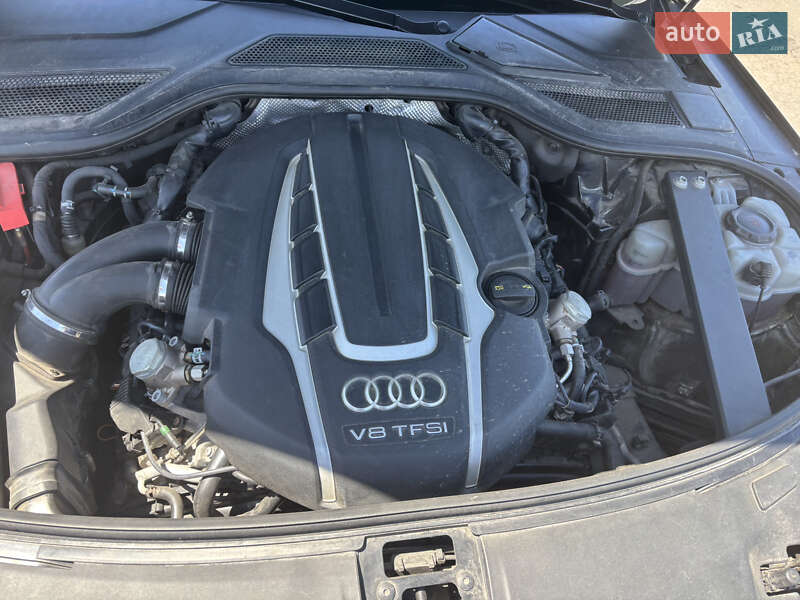 Седан Audi A8 2015 в Миколаєві