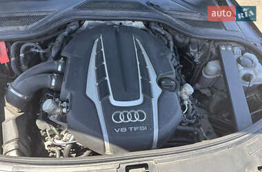 Седан Audi A8 2015 в 