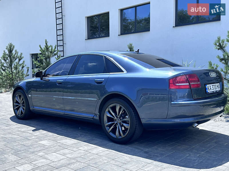 Седан Audi A8 2004 в Луцке