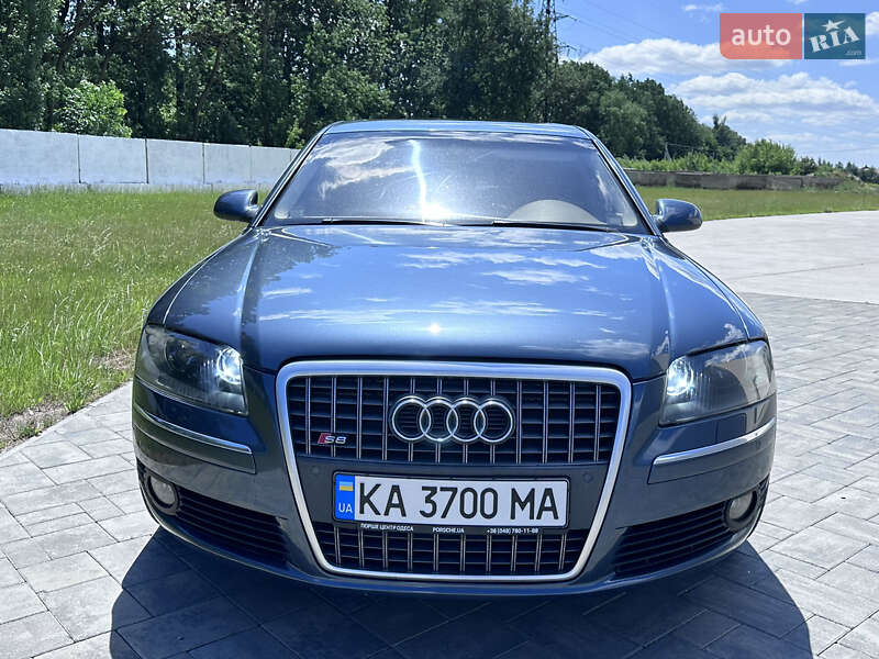 Седан Audi A8 2004 в Луцке
