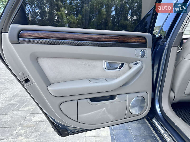 Седан Audi A8 2004 в Луцке