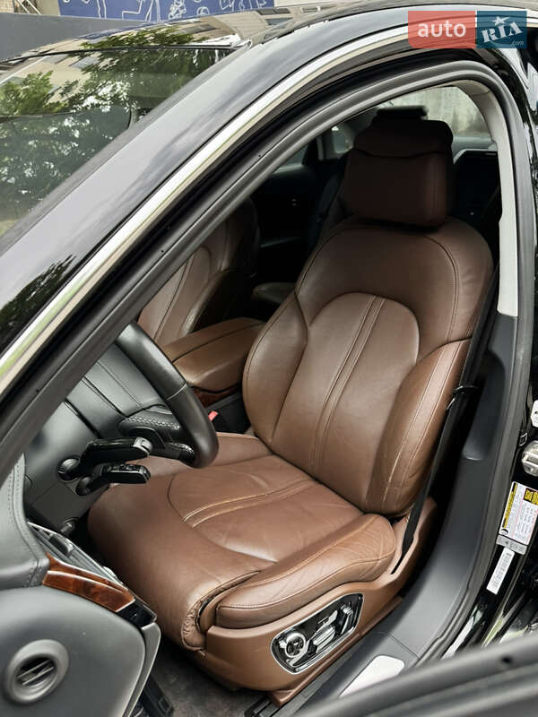Седан Audi A8 2013 в Днепре