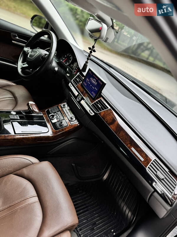 Седан Audi A8 2013 в Днепре