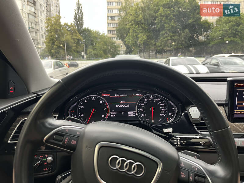 Седан Audi A8 2016 в Києві
