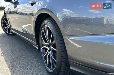 Седан Audi A8 2025 в 