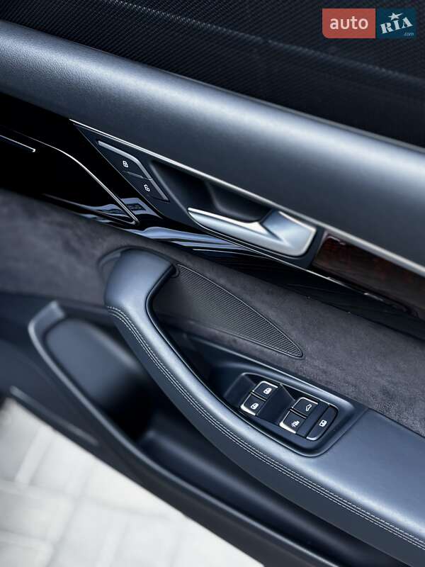 Седан Audi A8 2015 в Одессе