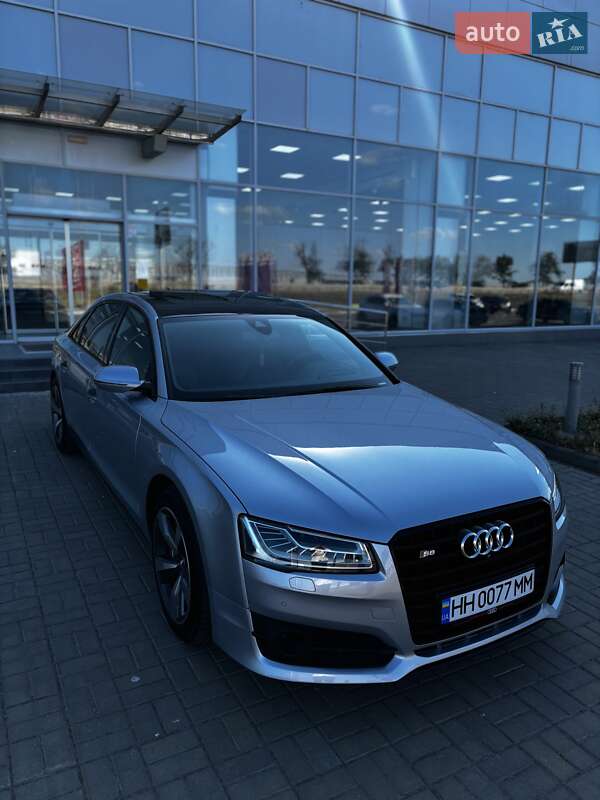 Седан Audi A8 2015 в Одессе