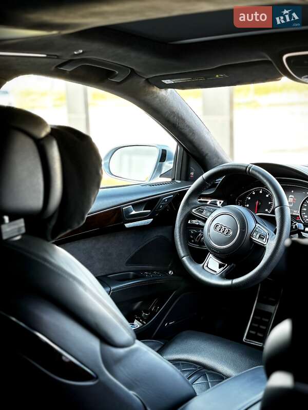 Седан Audi A8 2015 в Одессе