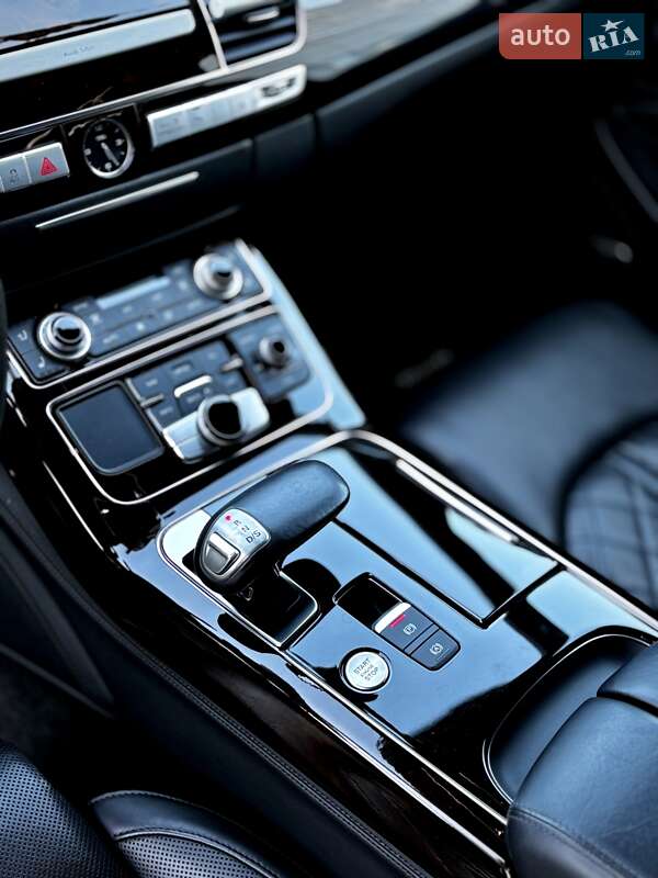 Седан Audi A8 2015 в Одессе