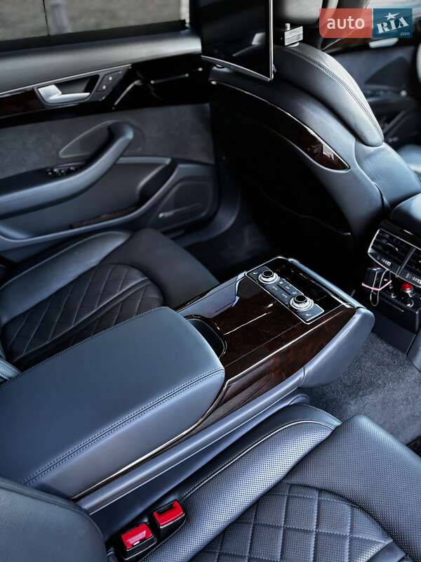 Седан Audi A8 2015 в Одессе
