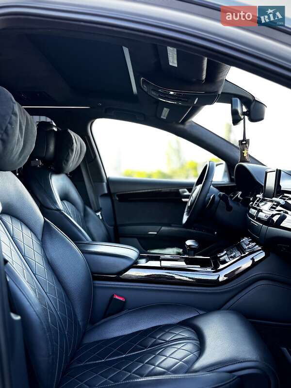 Седан Audi A8 2015 в Одессе