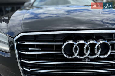 Седан Audi A8 2017 в 