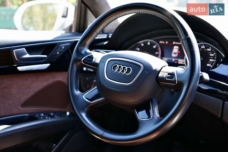 Седан Audi A8 2016 в Житомире