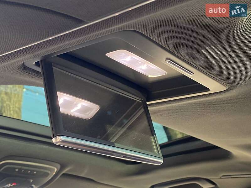 Седан Audi A8 2017 в Києві