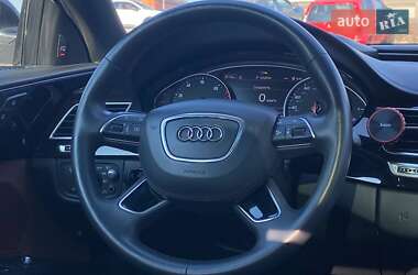 Седан Audi A8 2017 в 