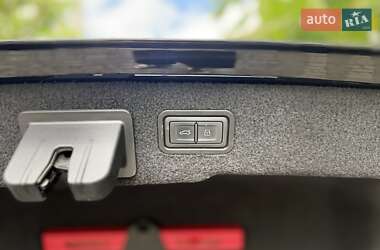 Седан Audi A8 2018 в 