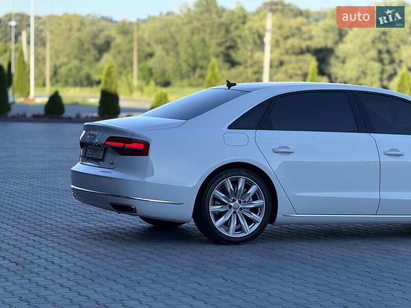 Седан Audi A8 2015 в Черновцах