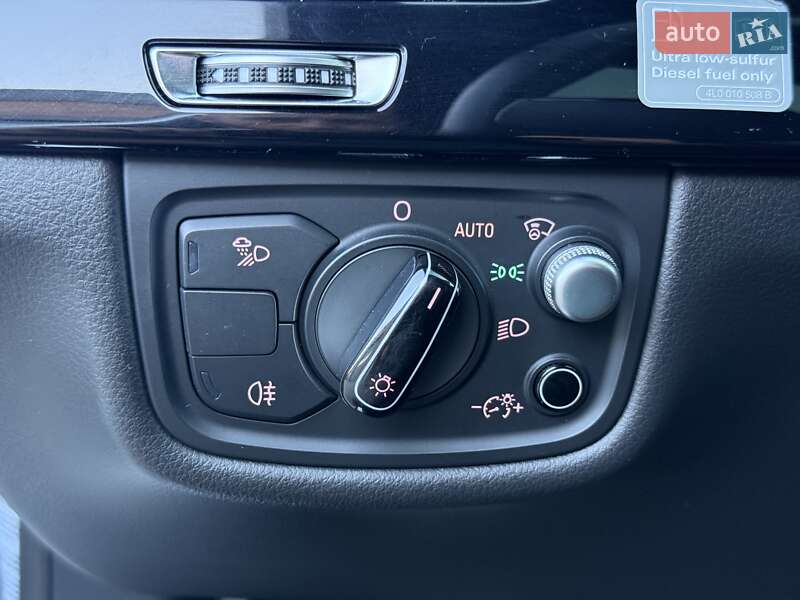 Седан Audi A8 2015 в Черновцах