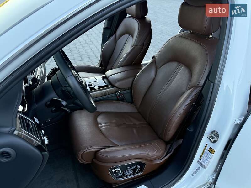 Седан Audi A8 2015 в Черновцах
