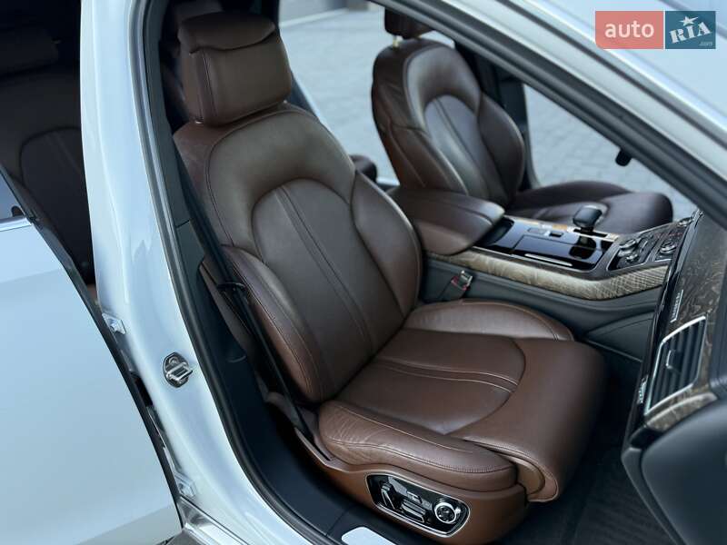 Седан Audi A8 2015 в Черновцах