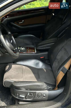 Седан Audi A8 2004 в 