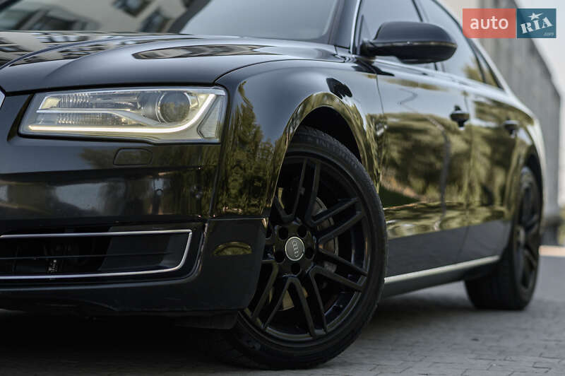 Седан Audi A8 2014 в Львове