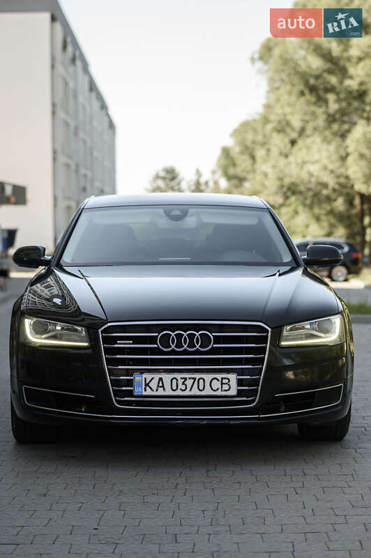 Седан Audi A8 2014 в Львове