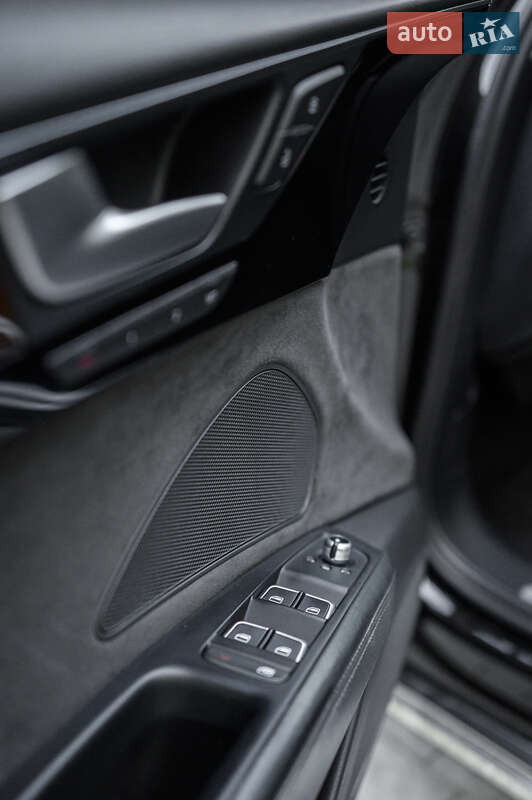 Седан Audi A8 2014 в Львове
