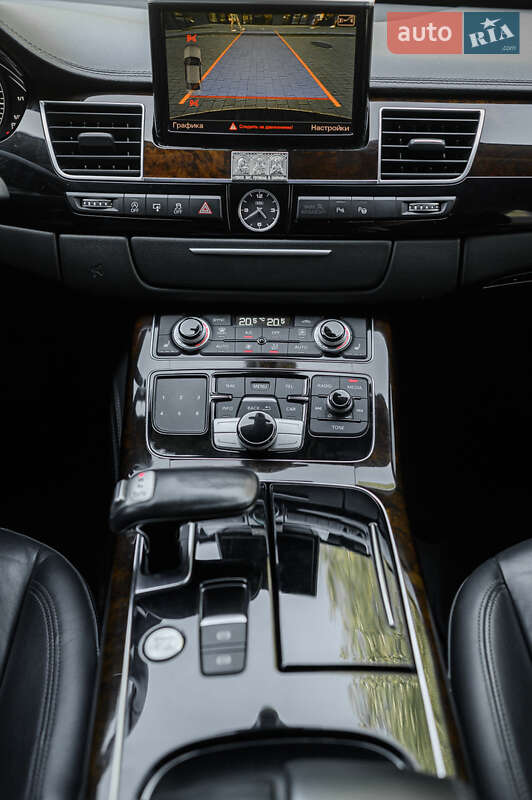 Седан Audi A8 2014 в Львове