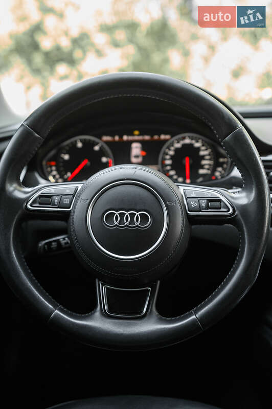 Седан Audi A8 2014 в Львове