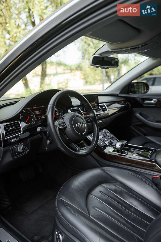 Седан Audi A8 2014 в Львове