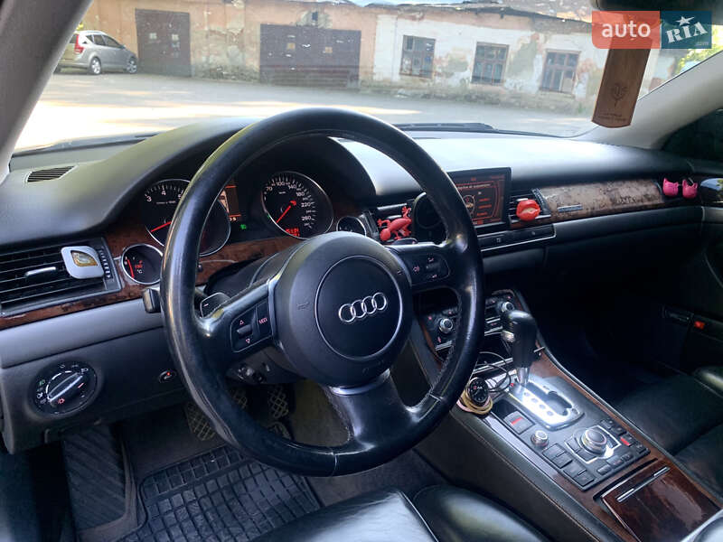 Седан Audi A8 2004 в Львове