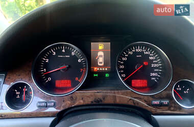 Седан Audi A8 2004 в 