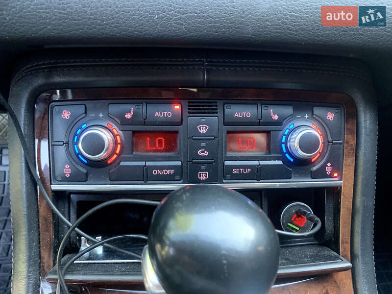Седан Audi A8 2004 в Львове