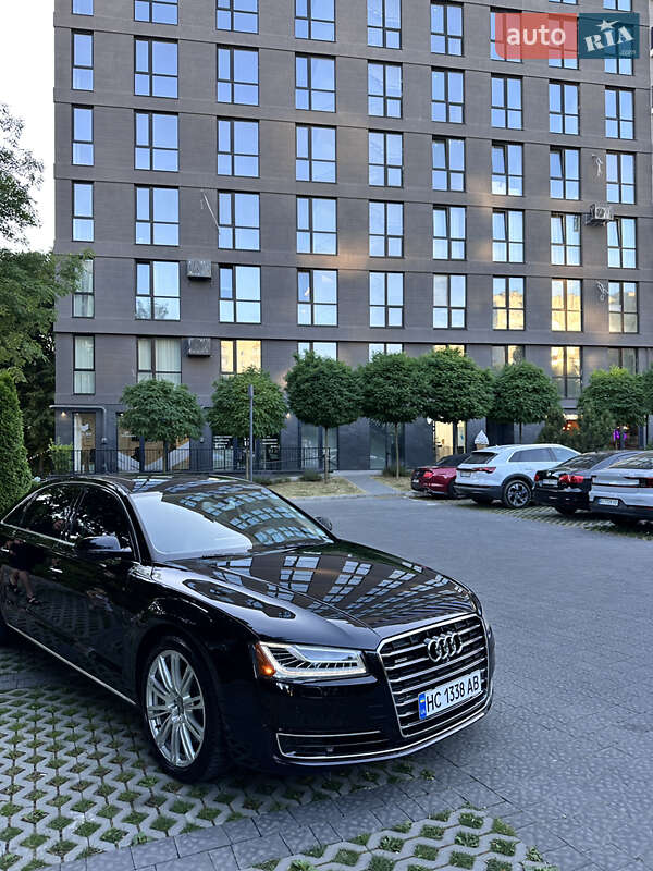 Седан Audi A8 2015 в Львові