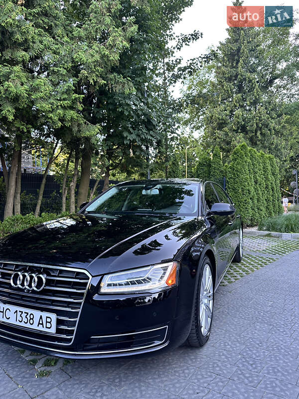 Седан Audi A8 2015 в Львові